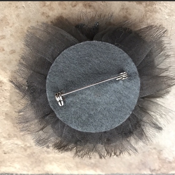 Ann Taylor LOFT Flower Pin Brooch - Picture 2 of 3